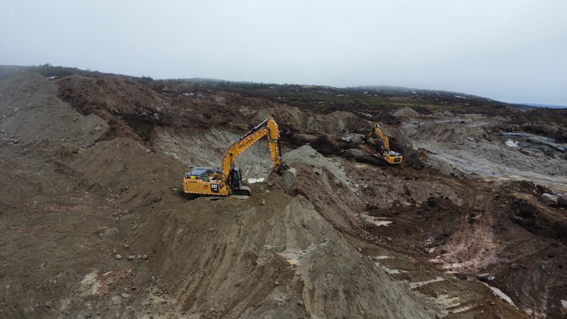 Pelle construction beluga décapage fermont mine